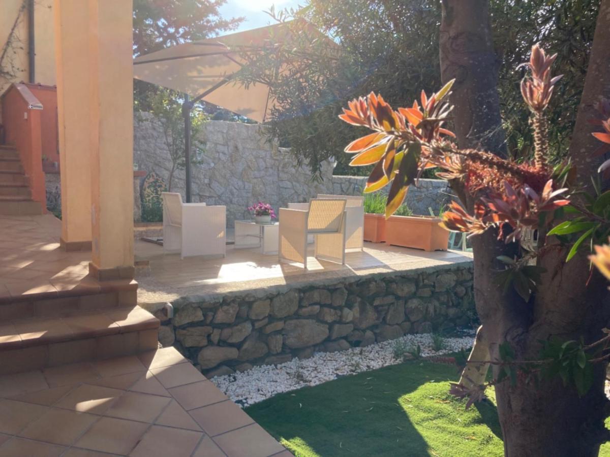 Villa Le Bougainvillea Ла-Маддалена Экстерьер фото